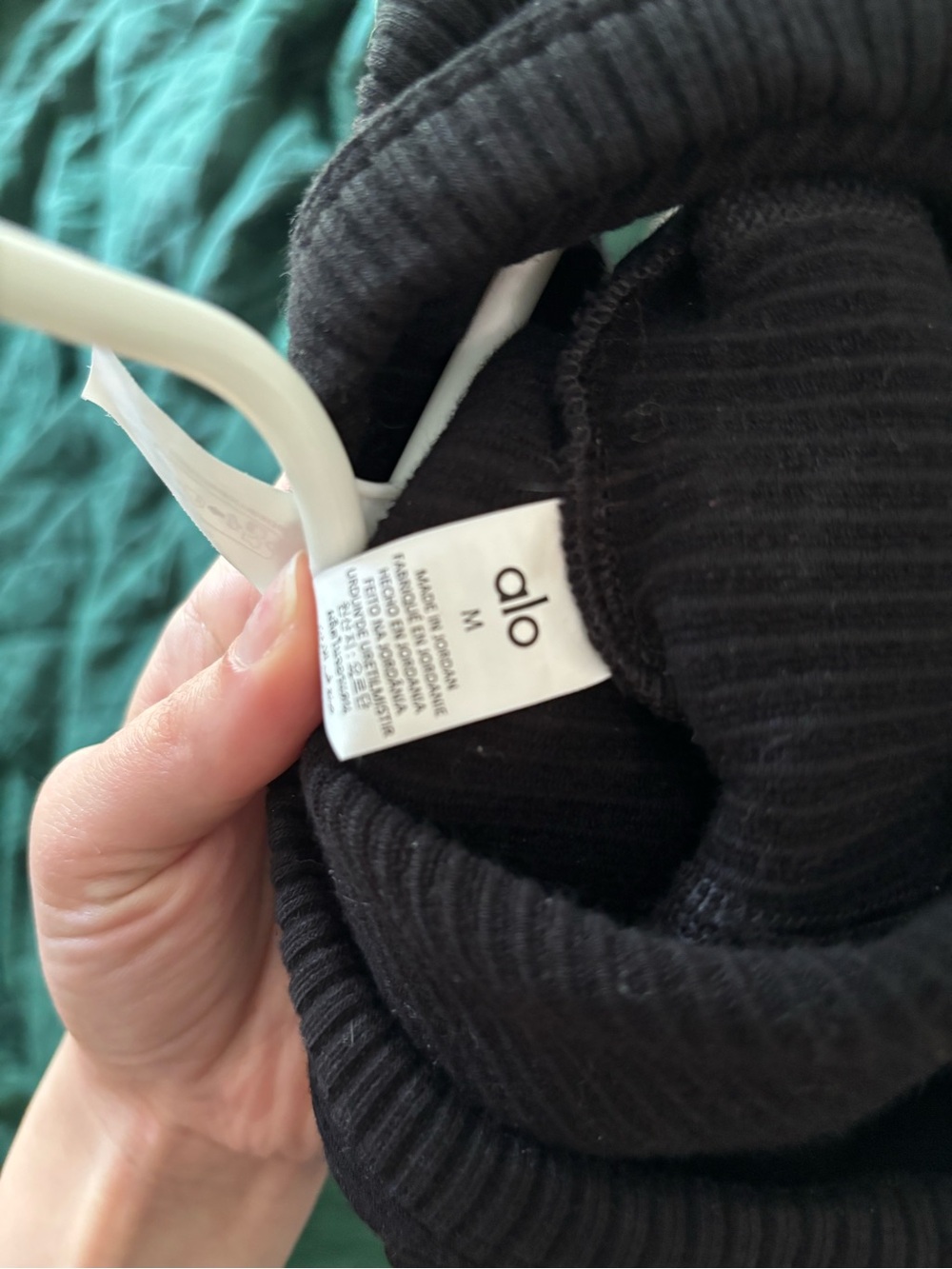 Alo Yoga Seamless Two Tone Rib Hooded Vest - Picture 5 of 9